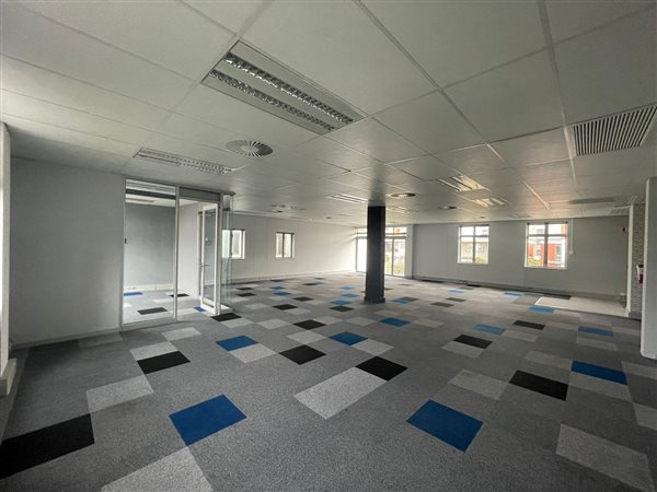 107  m² Commercial space