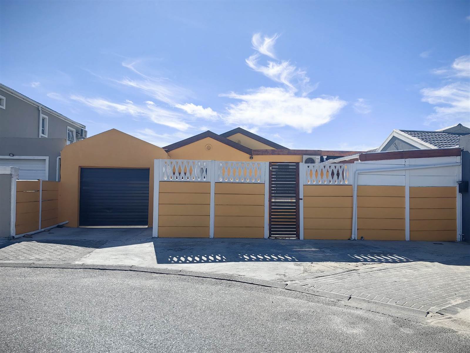 4 Bed House in Mitchells Plain photo number 3