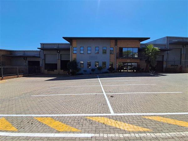 2 358  m² Industrial space