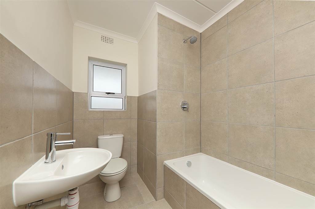 2 Bed Apartment in Ottery photo number 8