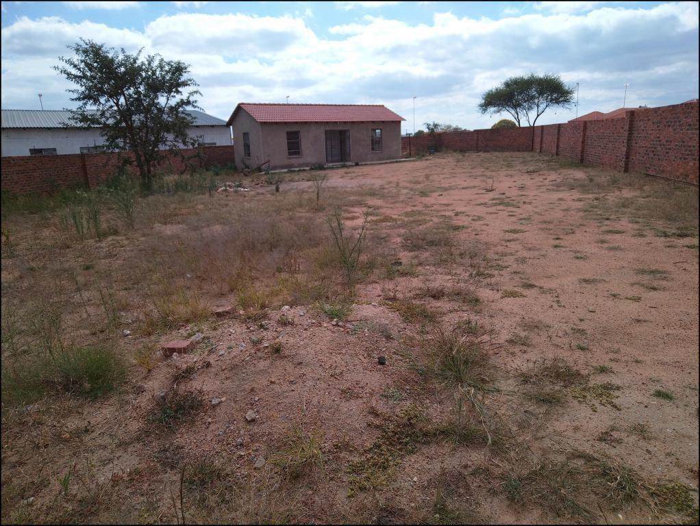 884 m² Land available in Nirvana photo number 1