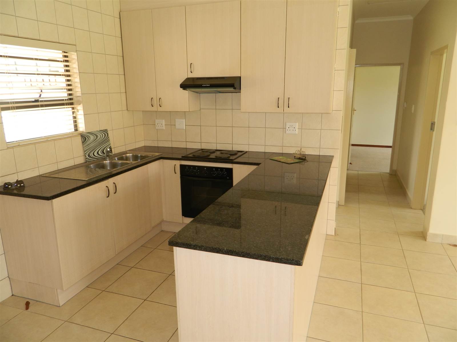 2 Bed Cluster in Hazeldean (Silverlakes Surroundings) photo number 11
