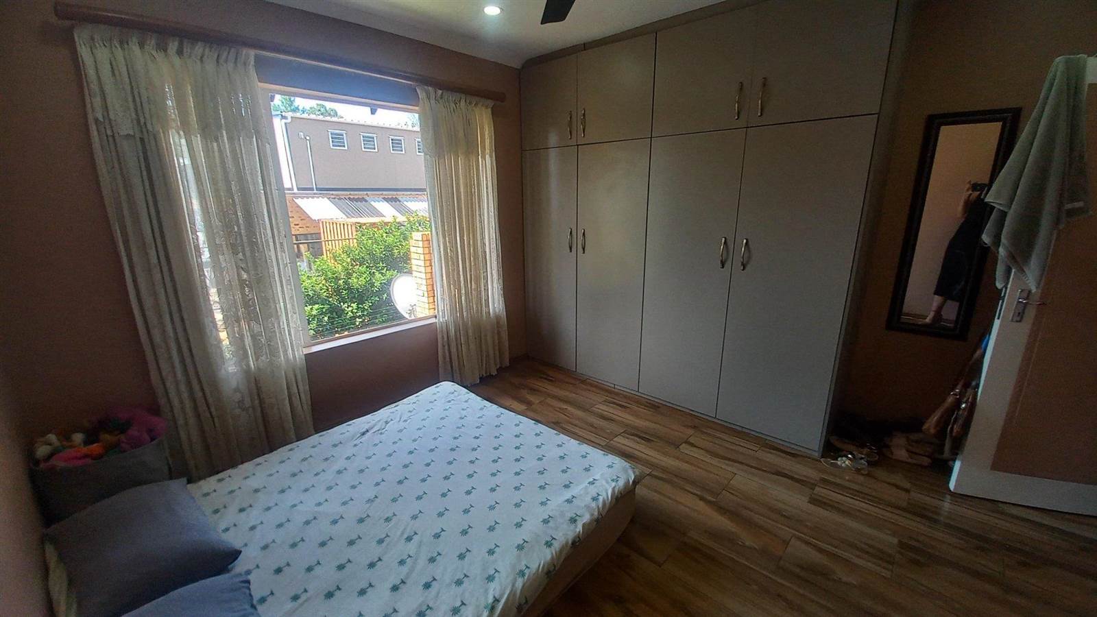 2 Bed Apartment in Die Hoewes photo number 29