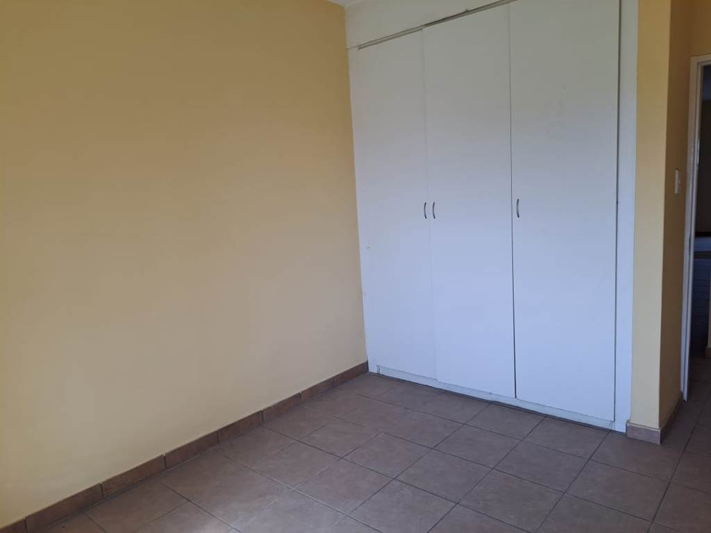 2 Bed Apartment in Brakpan North photo number 17