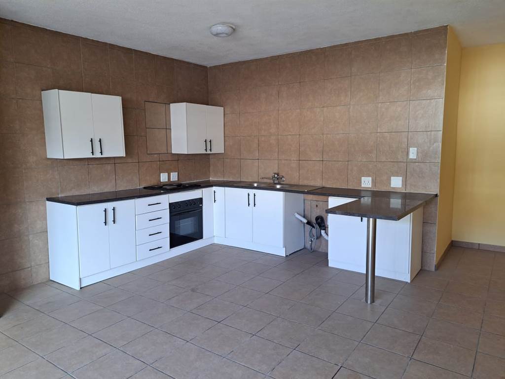 2 Bed Apartment in Brakpan North photo number 13