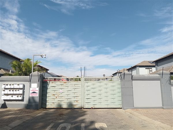 3 Bedroom Townhouse 3 Bedroom Townhouse