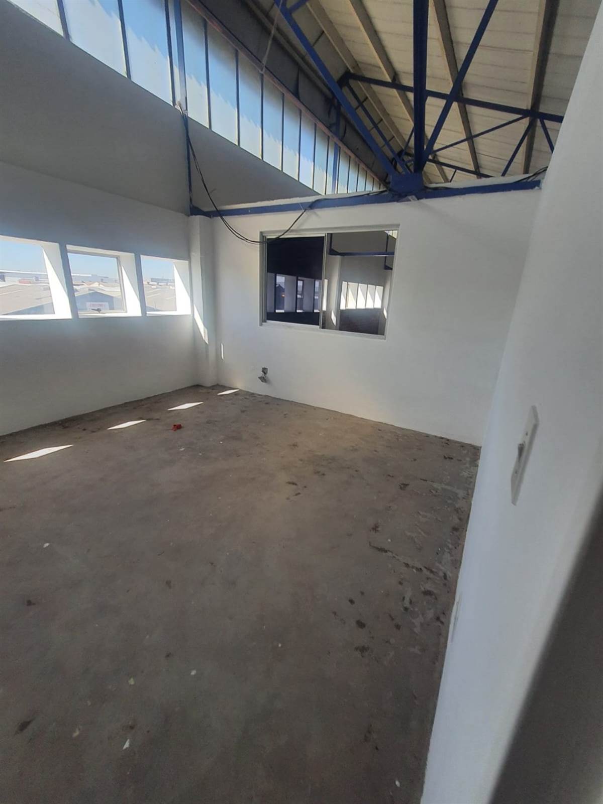 600  m² Commercial space in Paarden Eiland photo number 4