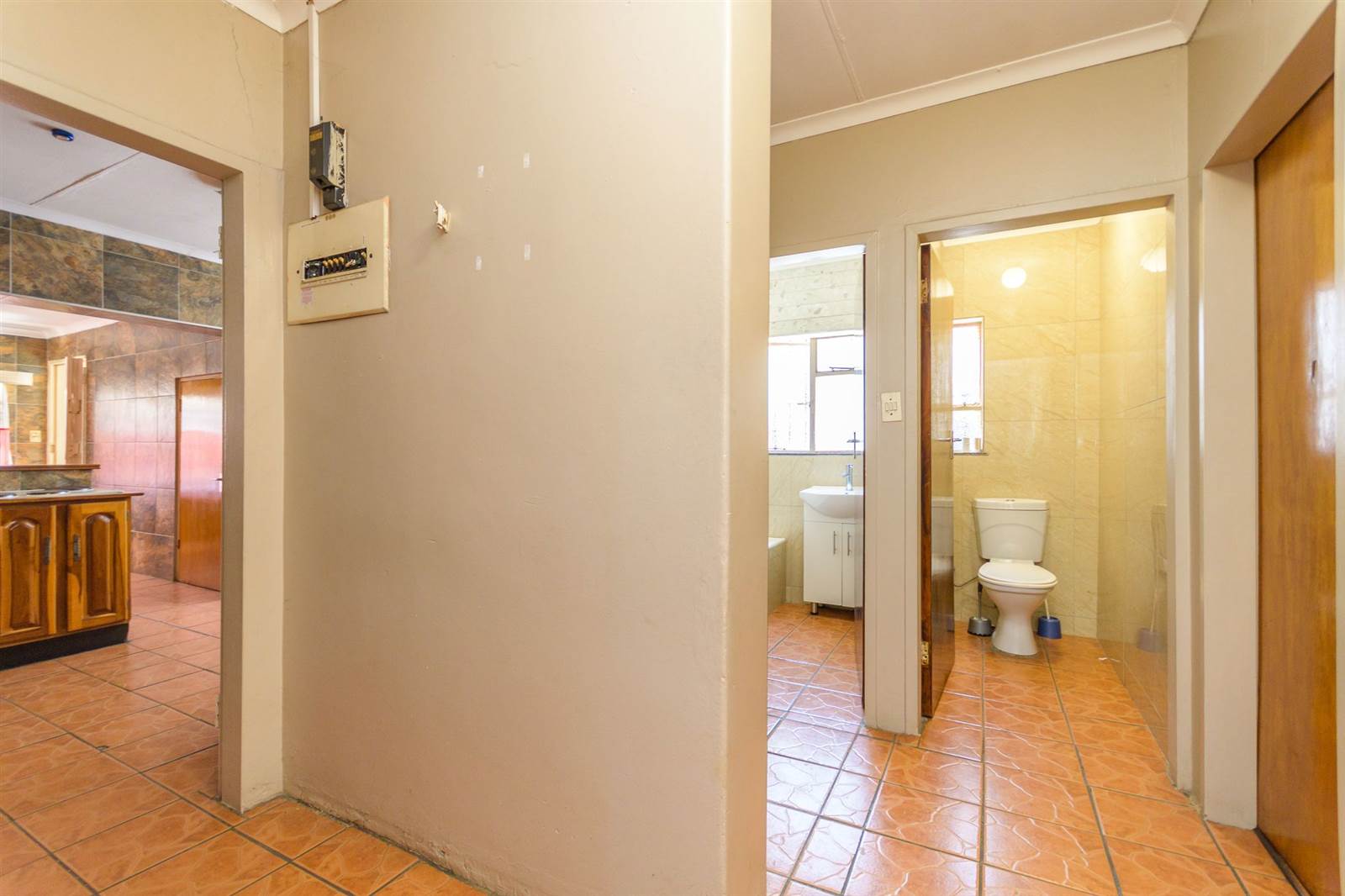 8 Bed House in Kempton Park West photo number 8