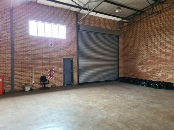 380  m² Industrial space in Waterval East photo number 1