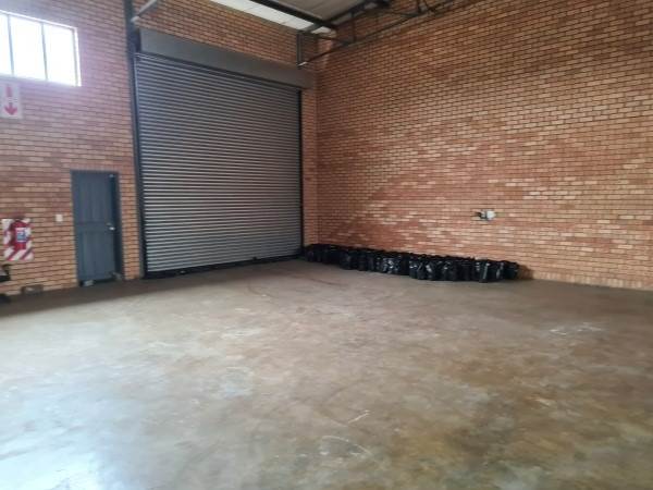 380  m² Industrial space in Waterval East photo number 10