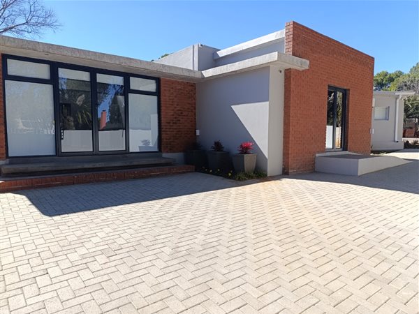 1 098 m² Commercial space 1 098 m² Commercial space