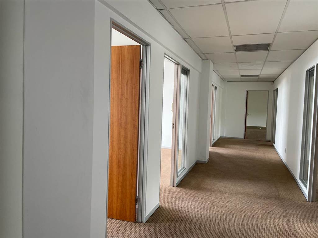 242  m² Commercial space in Kyalami photo number 9
