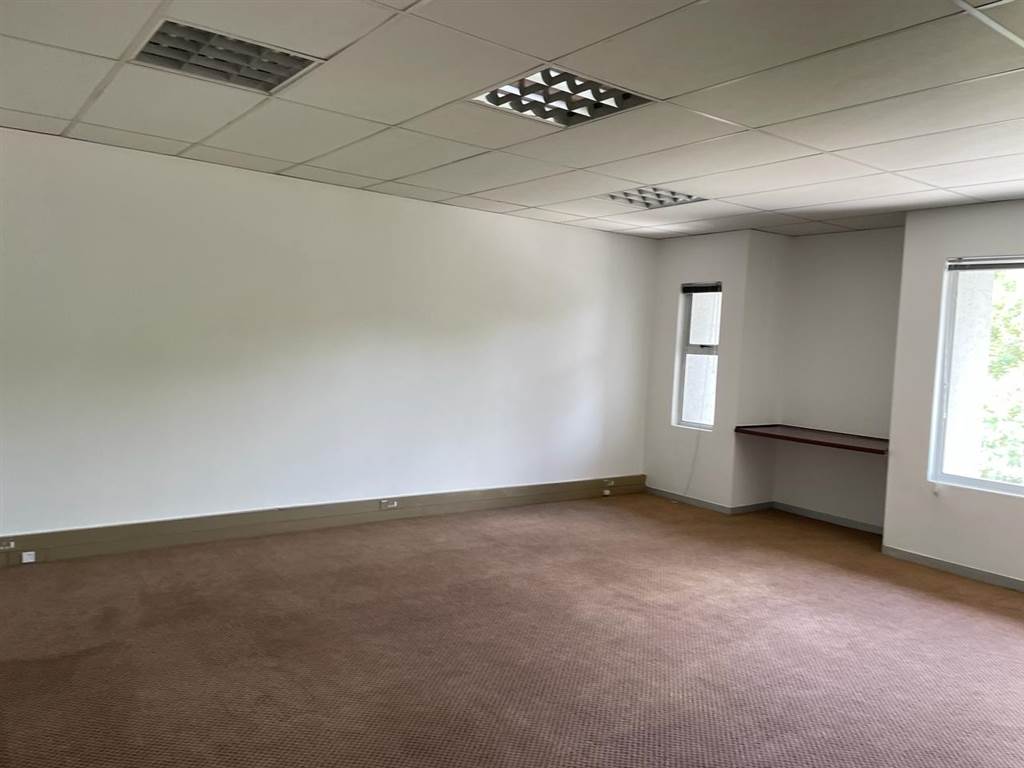 242  m² Commercial space in Kyalami photo number 18