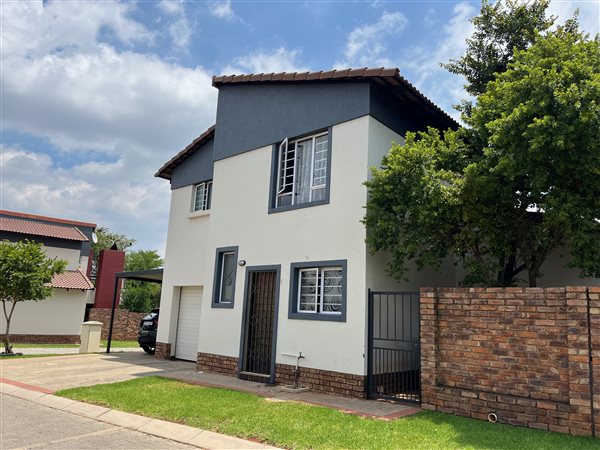 3 Bed Townhouse in Oukraal Estate