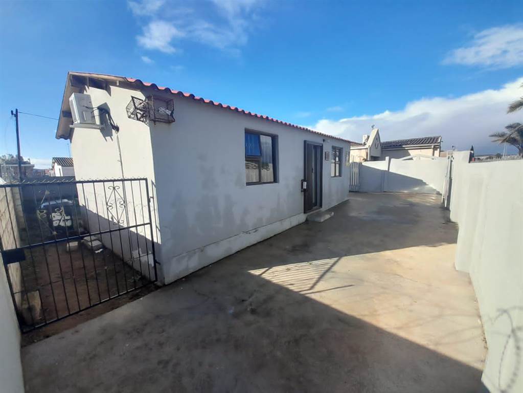 2 Bed House in Kwa Nobuhle photo number 17
