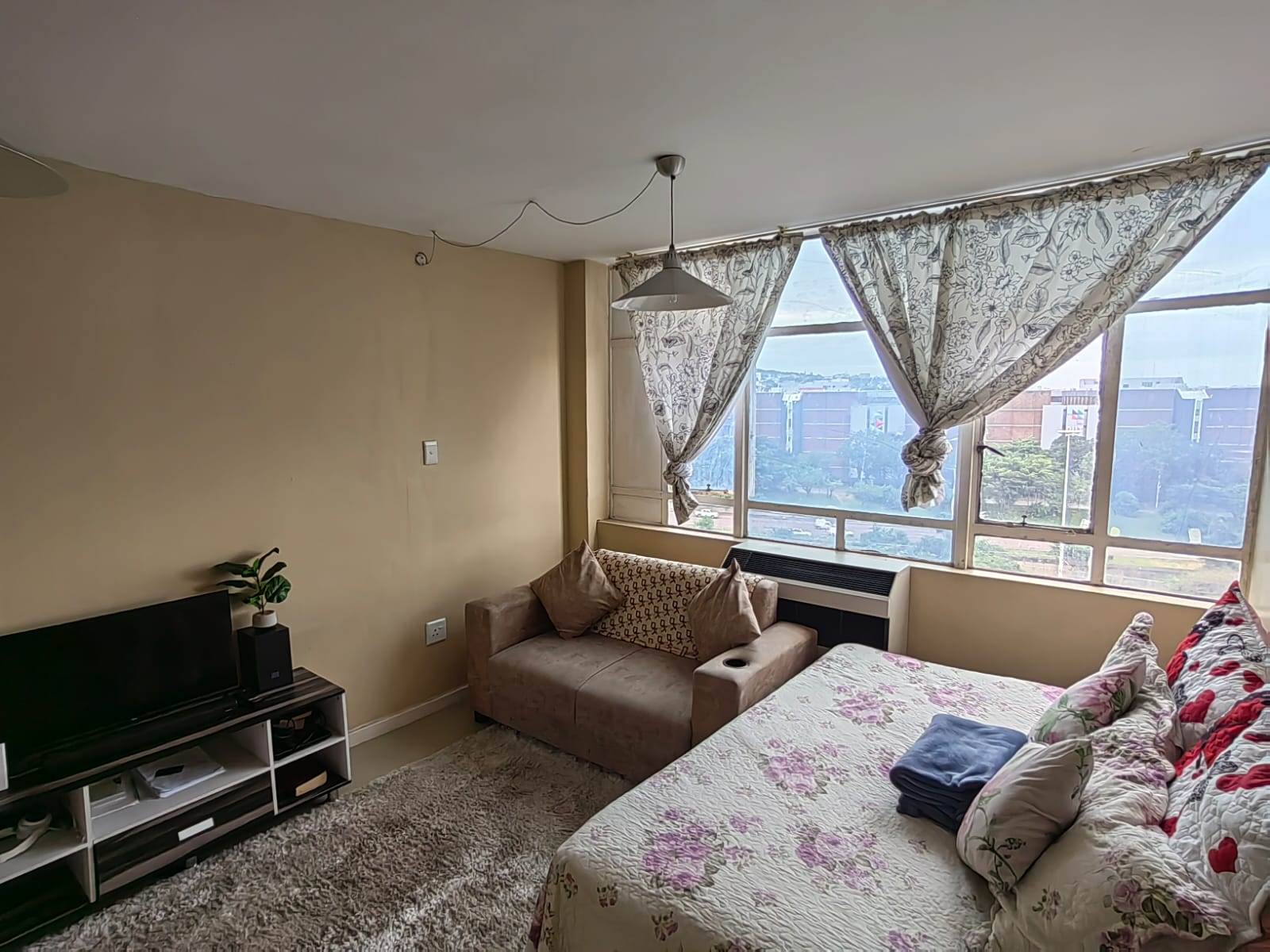 1 Bed Apartment in Bulwer photo number 9