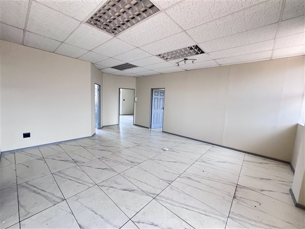 100  m² Commercial space