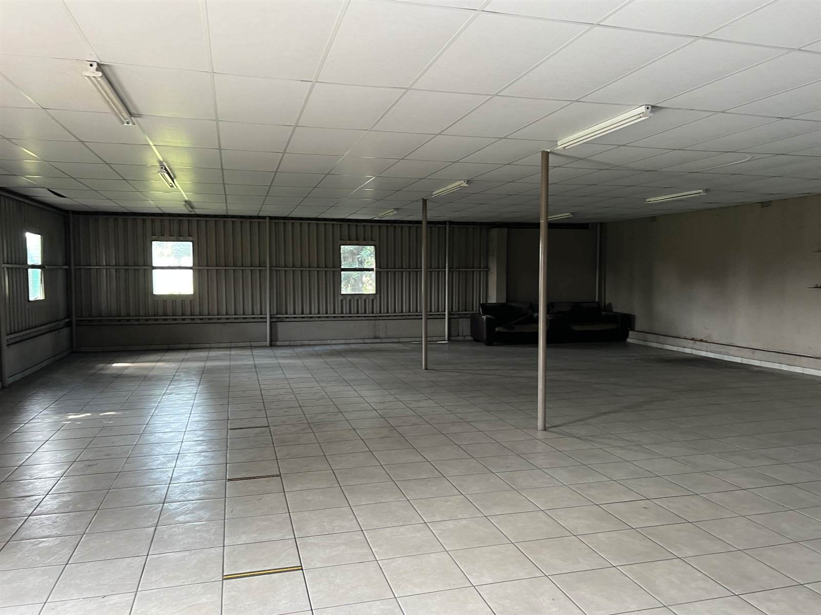 Commercial space in Delmas photo number 18