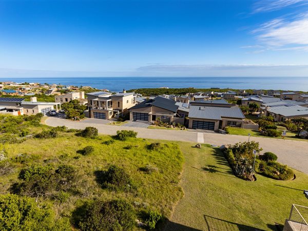 353 m² Land available in Dana Bay