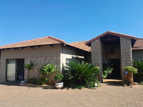 5 Bedroom House 5 Bedroom House