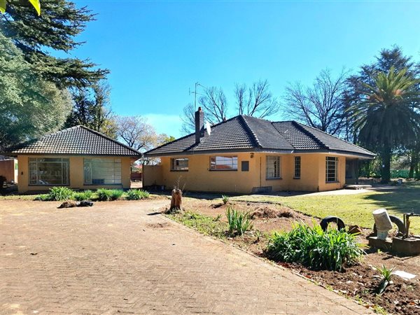 4 Bedroom House 4 Bedroom House