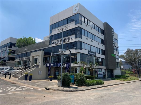 444  m² Commercial space