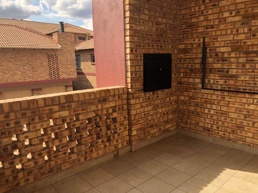 2 Bed Apartment in Raslouw AH photo number 7