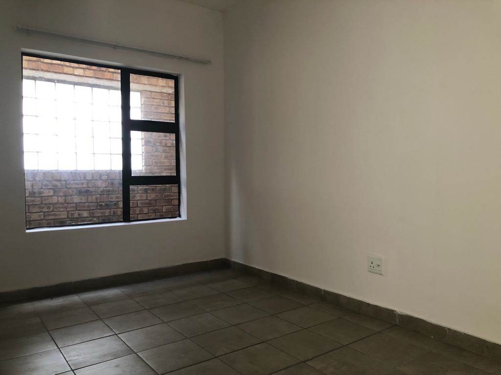 2 Bed Apartment in Raslouw AH photo number 15