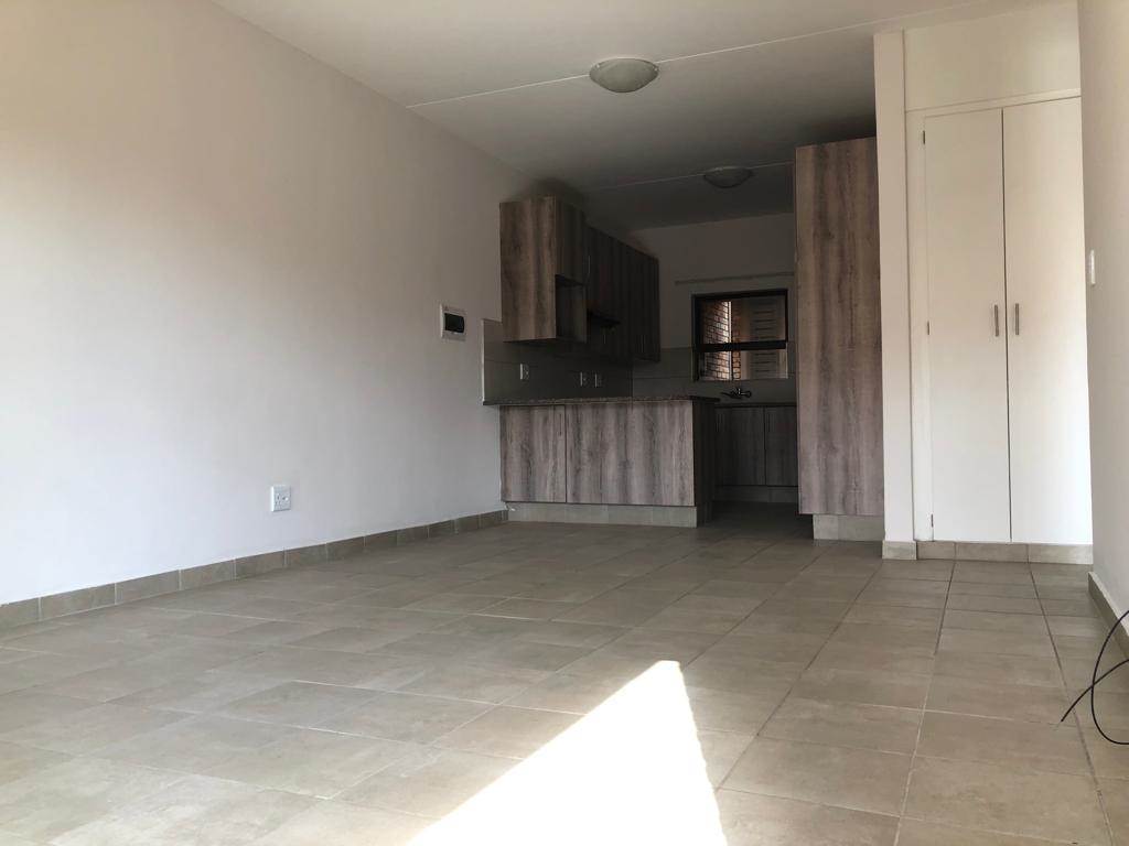 2 Bed Apartment in Raslouw AH photo number 6