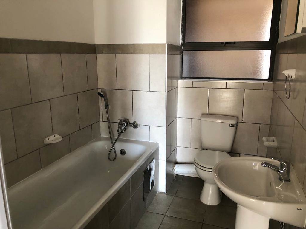 2 Bed Apartment in Raslouw AH photo number 11