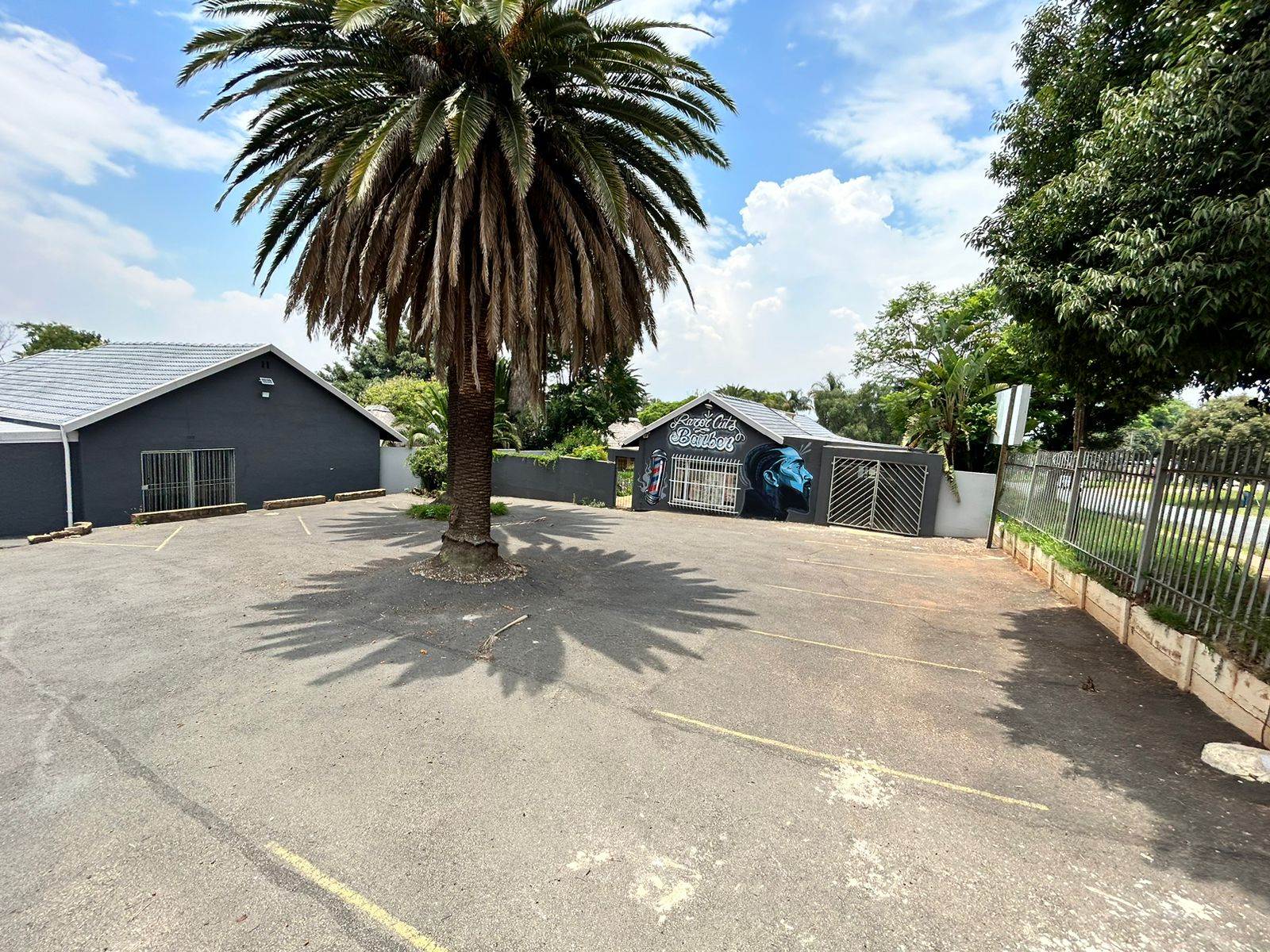 617  m² Commercial space in Northcliff photo number 4