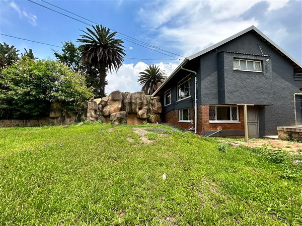 617  m² Commercial space in Northcliff
