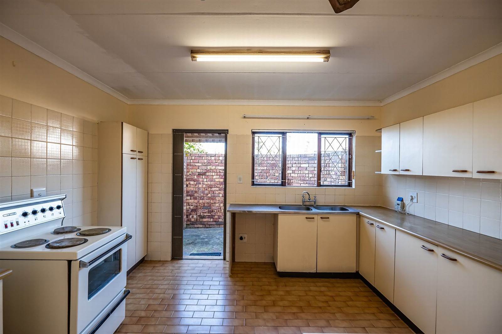 2 Bed Townhouse in Doonside photo number 7