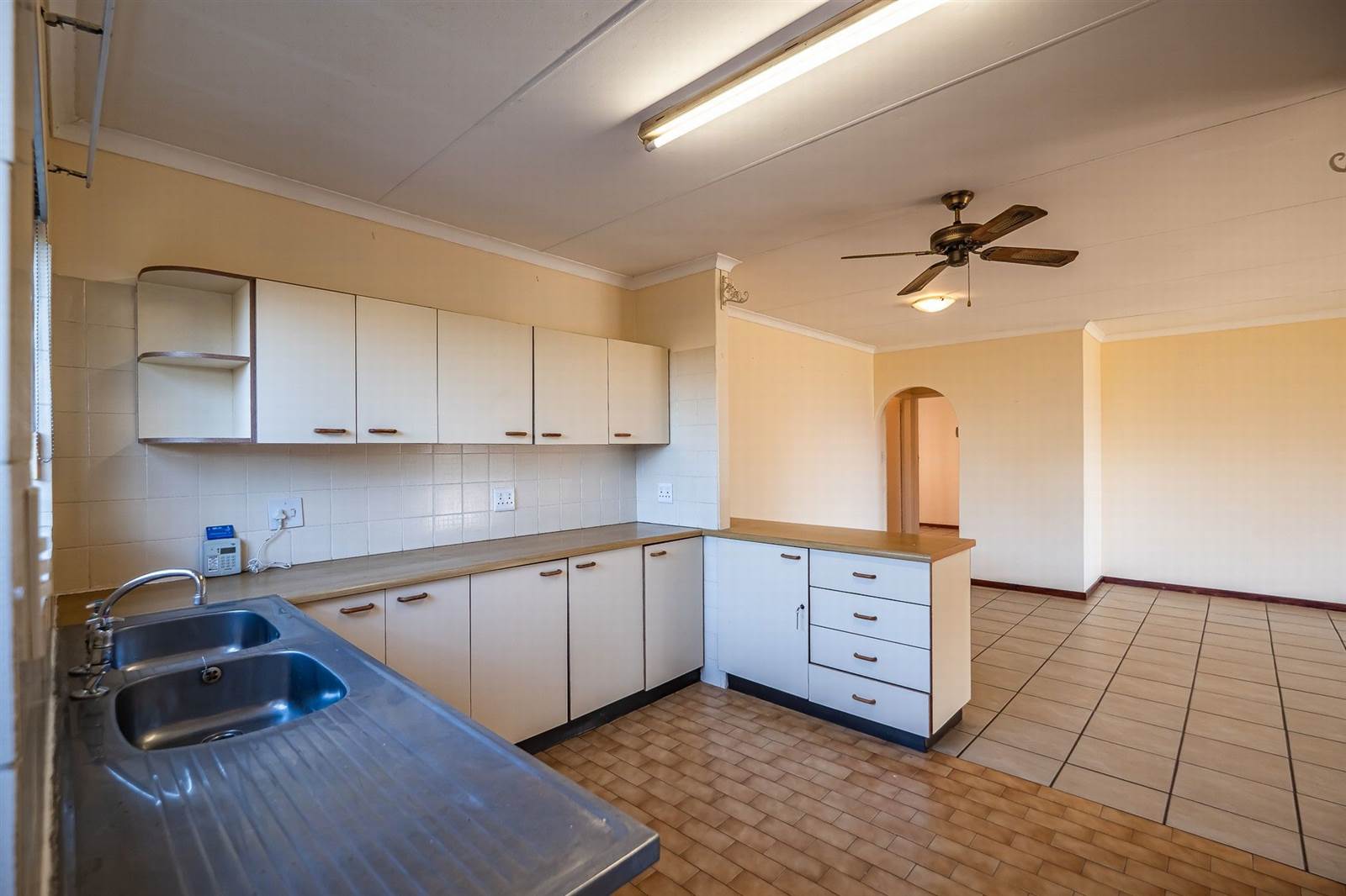 2 Bed Townhouse in Doonside photo number 5