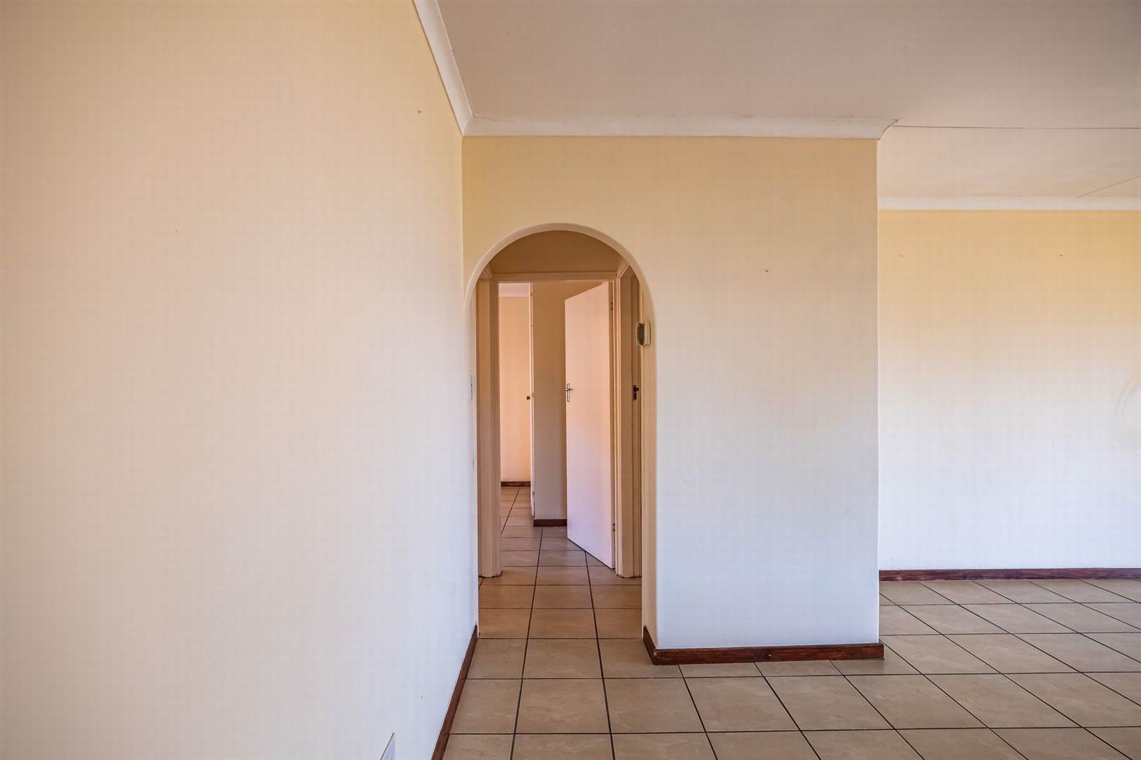 2 Bed Townhouse in Doonside photo number 30