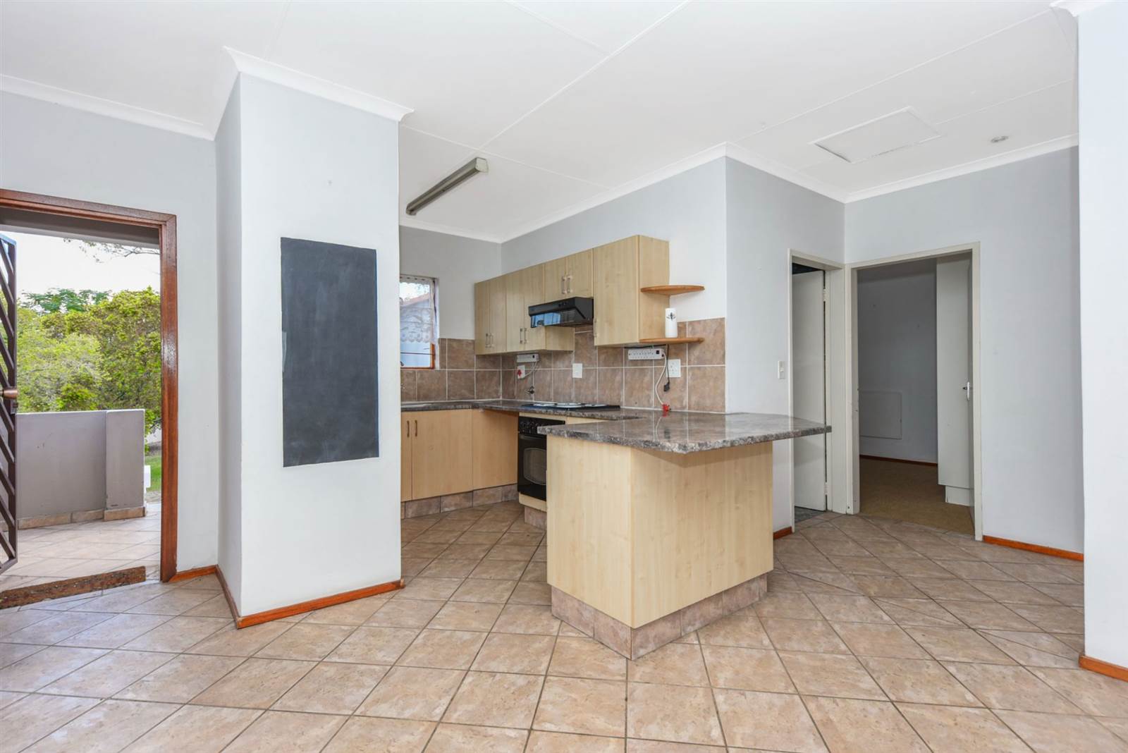 2 Bed Apartment in Lonehill photo number 3
