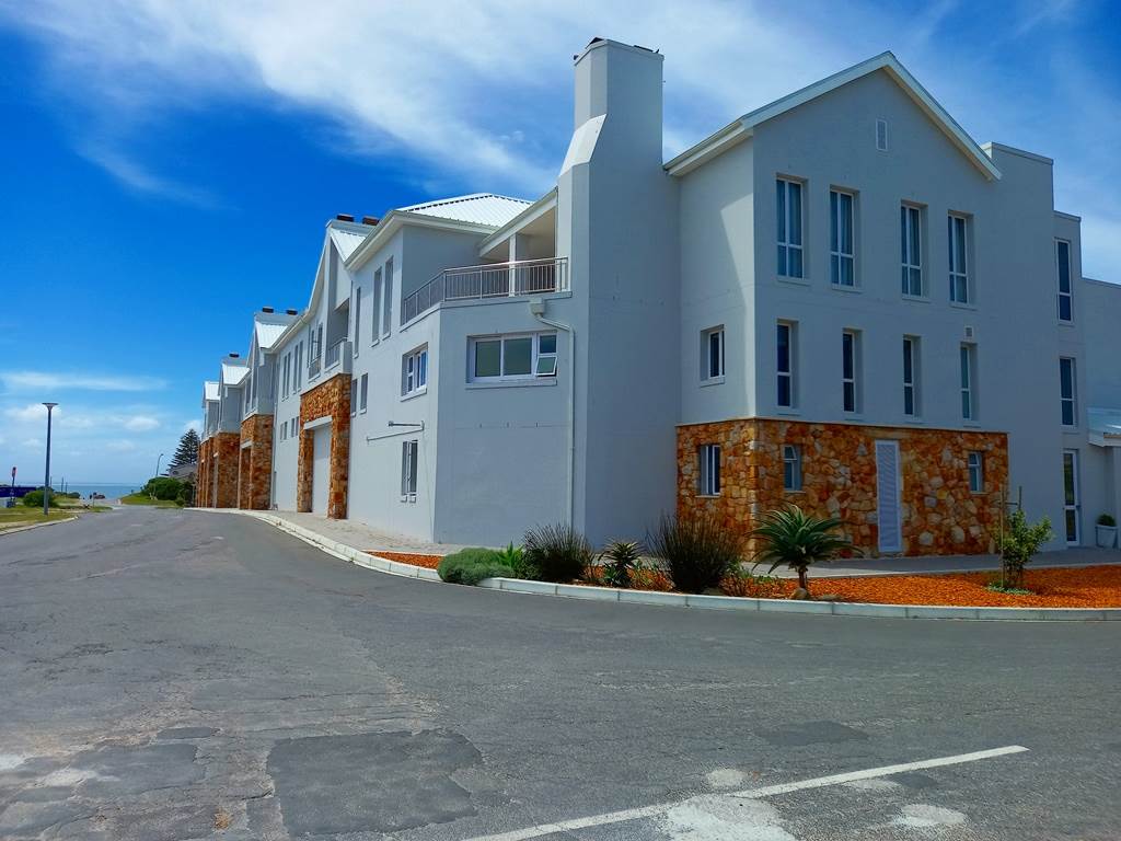 3 Bed Apartment in Struisbaai photo number 30