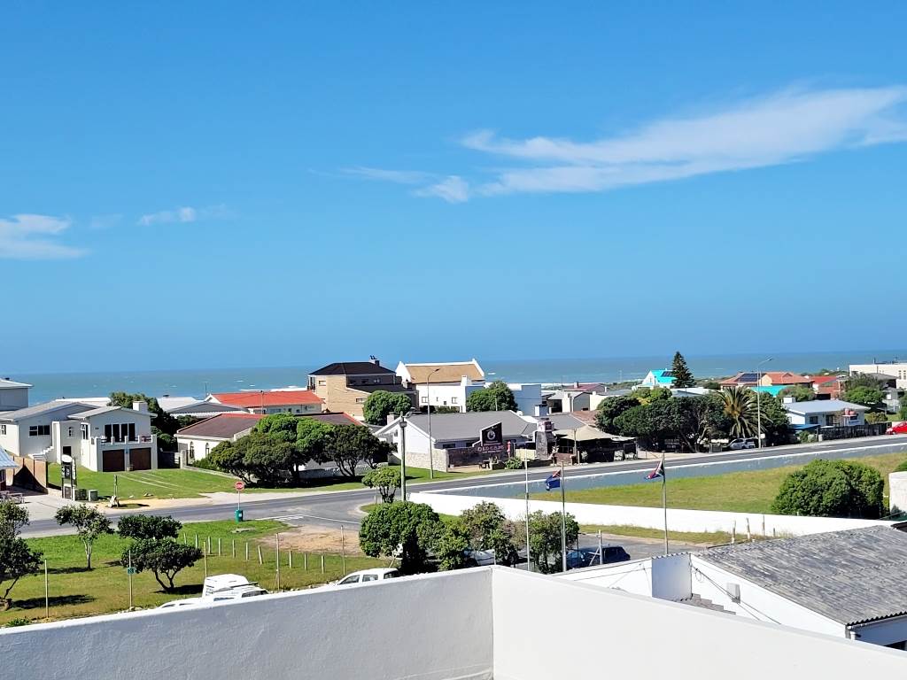 3 Bed Apartment in Struisbaai photo number 17