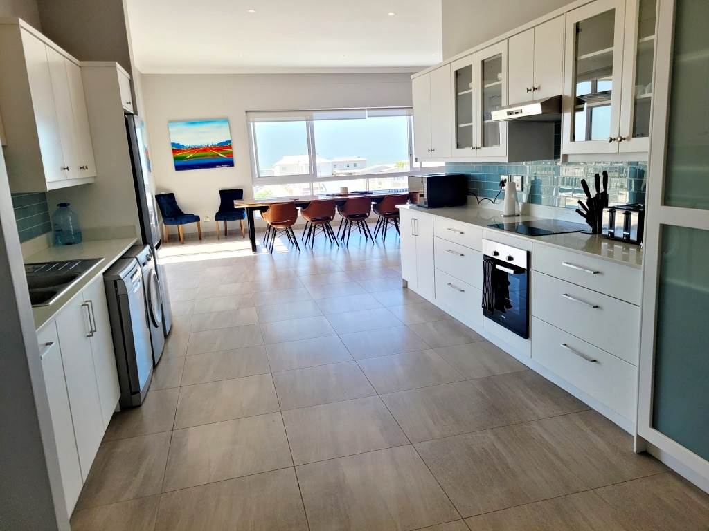 3 Bed Apartment in Struisbaai photo number 6