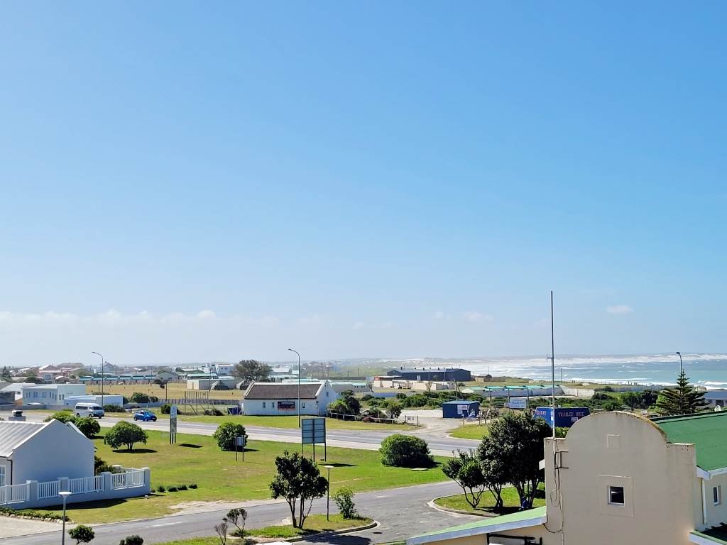 3 Bed Apartment in Struisbaai photo number 18