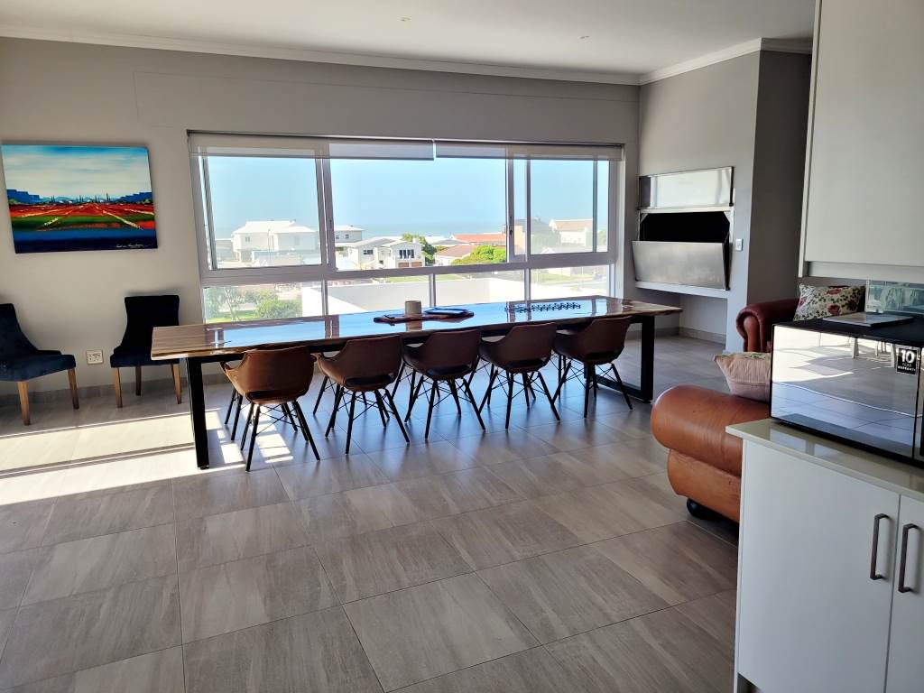 3 Bed Apartment in Struisbaai photo number 15