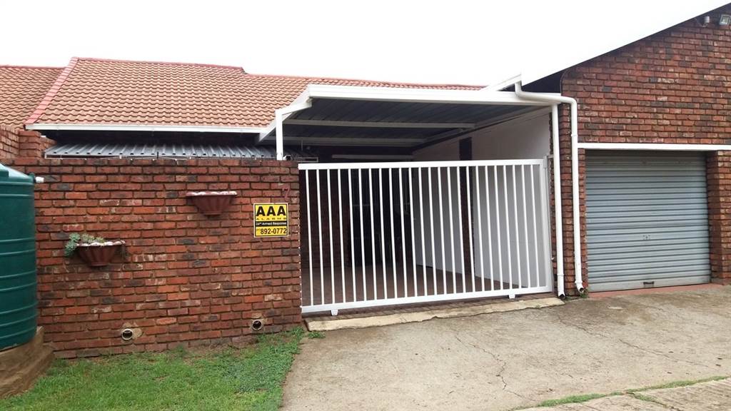 2 Bed Townhouse in Boksburg South photo number 17