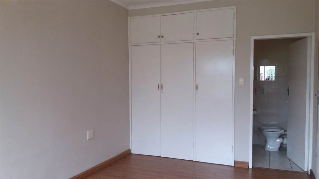 2 Bed Townhouse in Boksburg South photo number 14