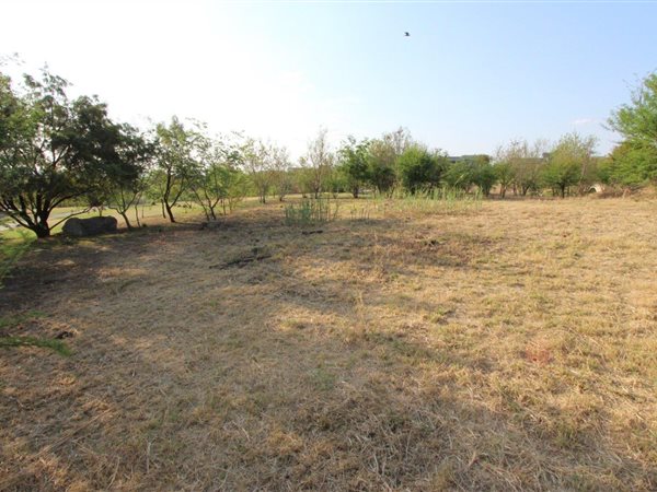 1 596 m² Land