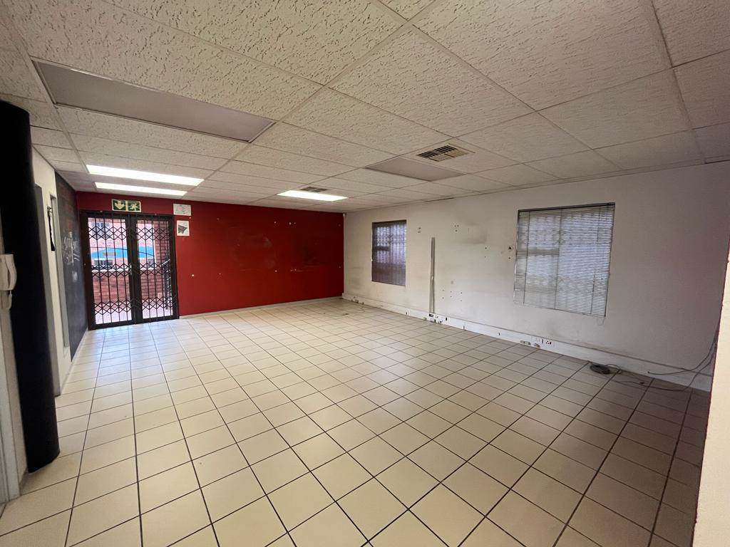 140  m² Commercial space in Fourways photo number 7