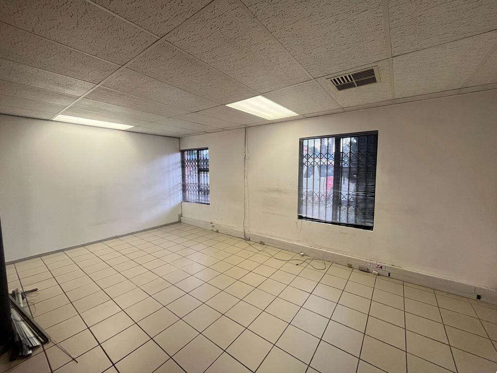 140  m² Commercial space in Fourways photo number 8