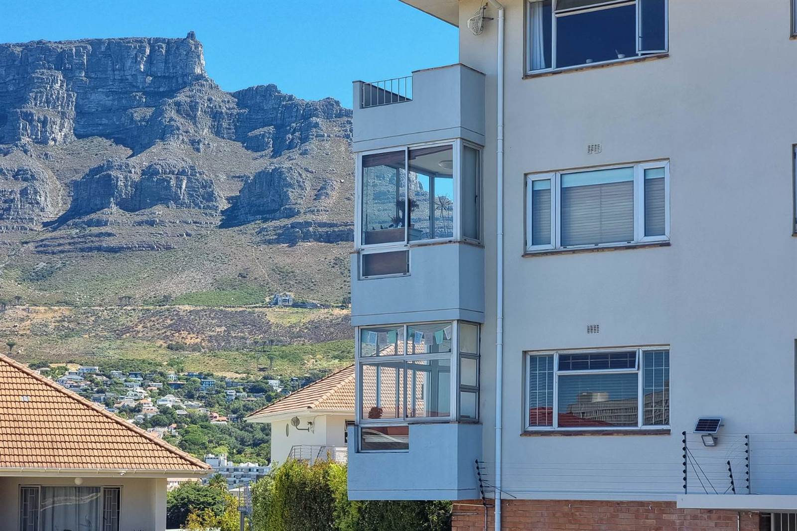 2 Bed Apartment in Tamboerskloof photo number 23