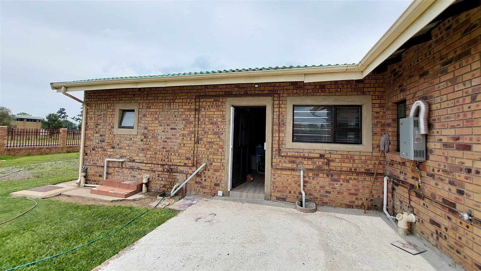 2 Bed House in Barry Hertzog Park photo number 4