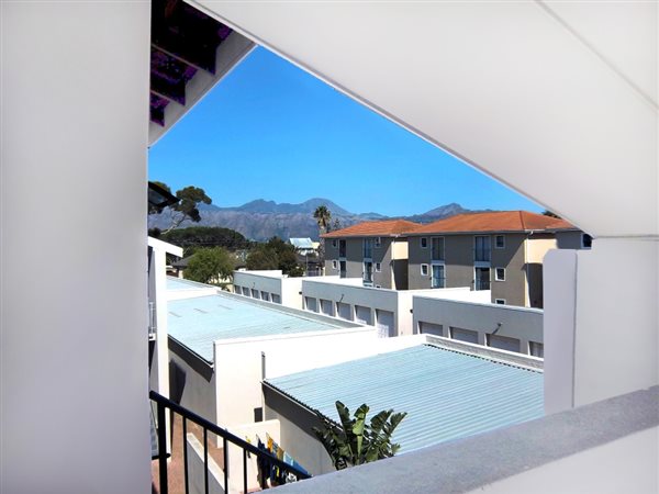 2 Bed Apartment in Strand South