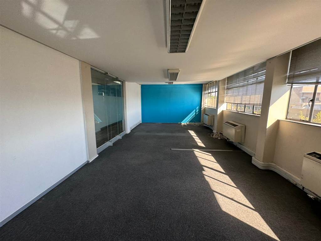100  m² Commercial space in Wynberg photo number 13